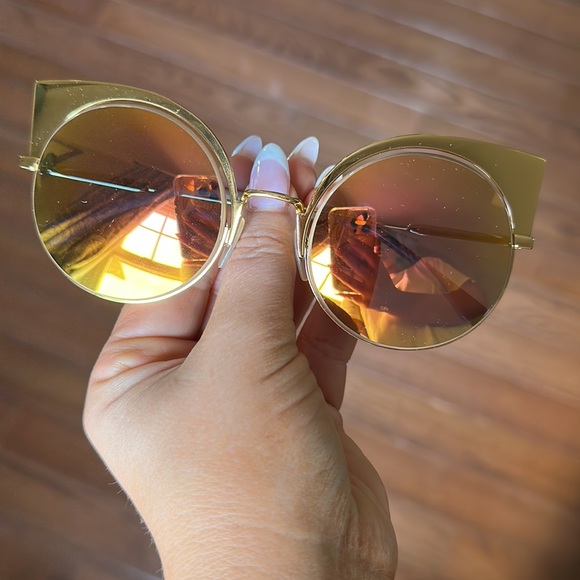 Fendi “Eyeshine” Cat Eye Sunglasses - Picture 4 of 11